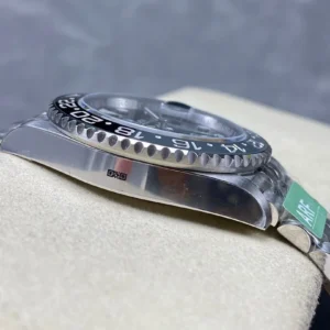 Superclone Rolex GMT-Master II 126710GRNR “Bruce Wayne” Jubilee