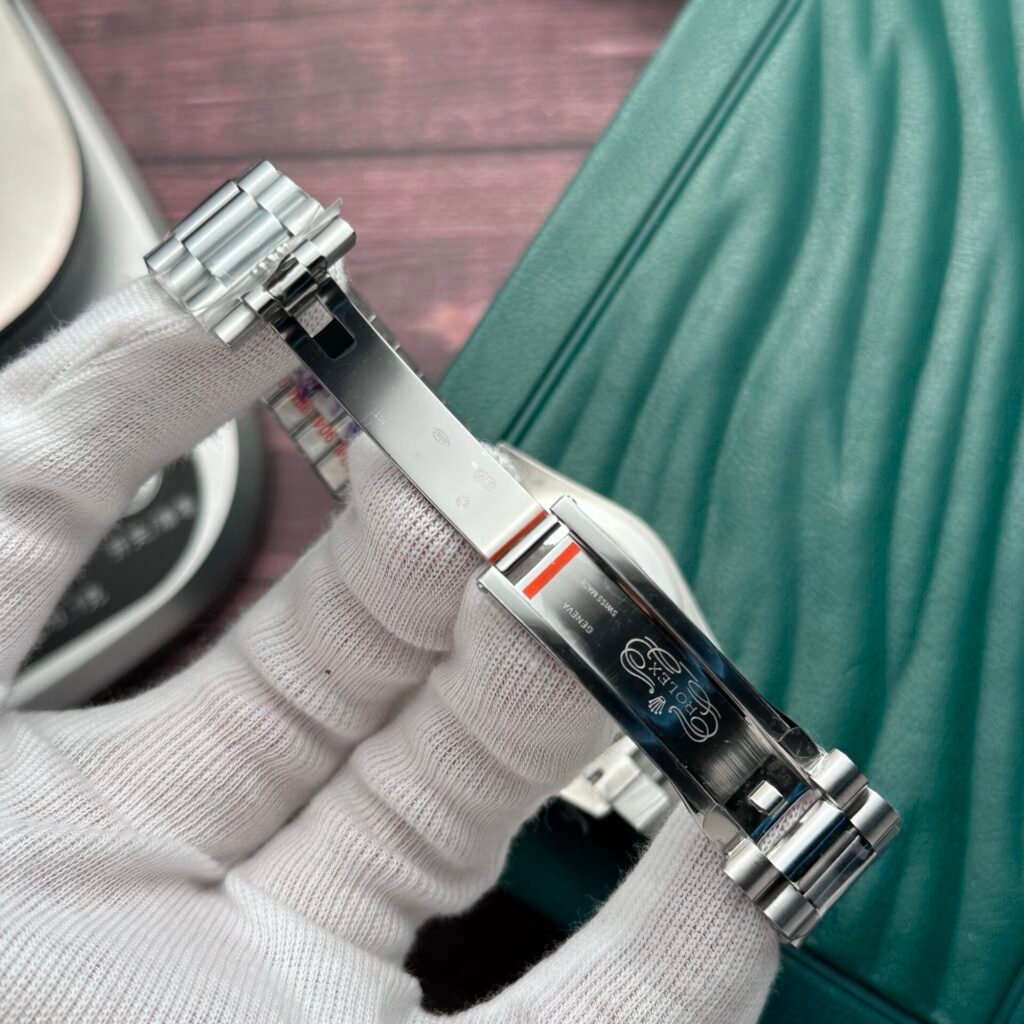 Superclone Rolex Day-Date Olive Green Dial 228239-0033 40 mm Additional Detail