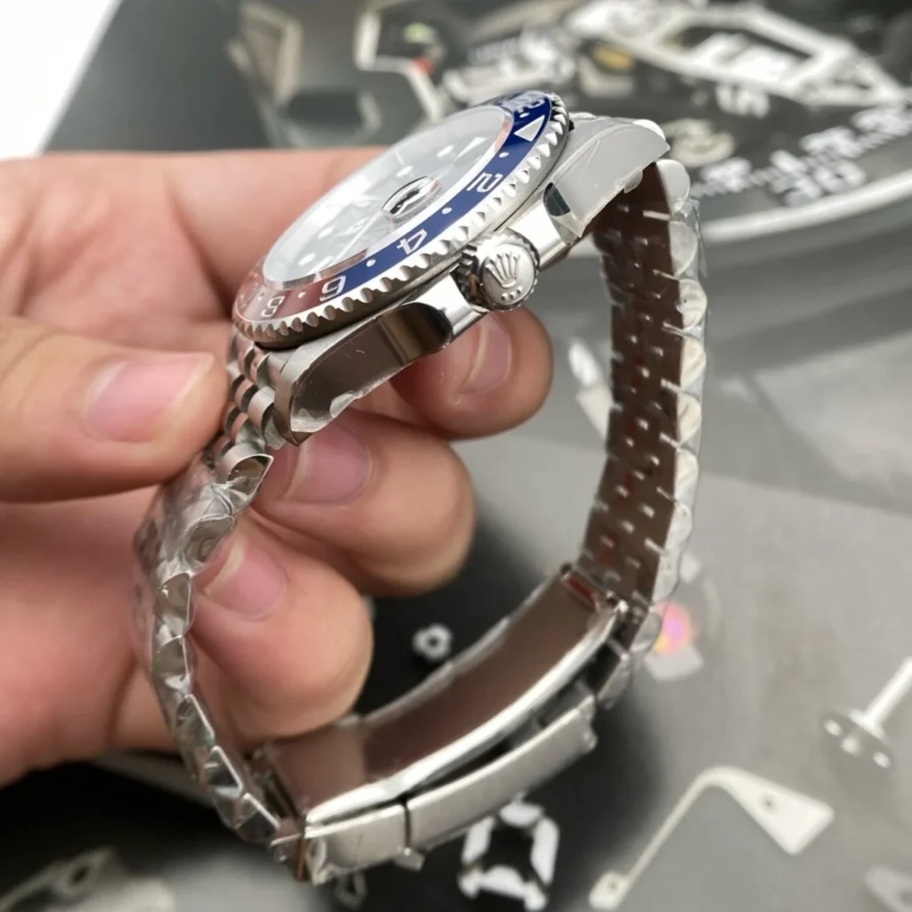 Superclone Rolex GMT-Master II 126710BLRO “Pepsi” Jubilee Additional Detail