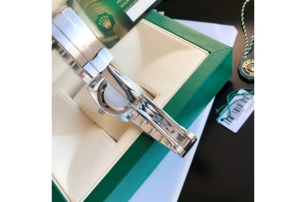 Replica Rolex Oyster Perpetual SS/SS Yellow/Stk 31/41 mm Case Profile