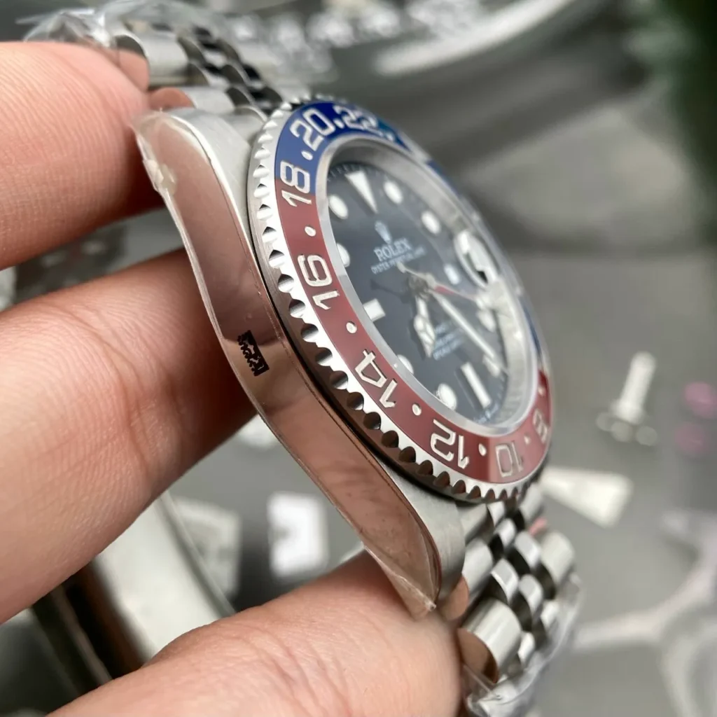 Replica Rolex GMT-Master II 126710BLRO “Pepsi” Jubilee Case Profile
