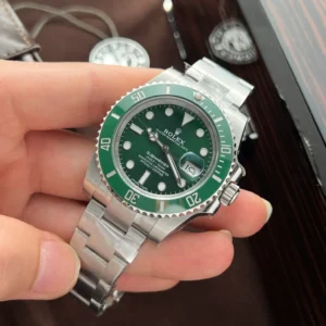 Superclone Rolex Submariner Green Dial 116610LV “Hulk”