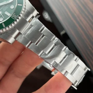 Superclone Rolex Submariner Green Dial 116610LV “Hulk”