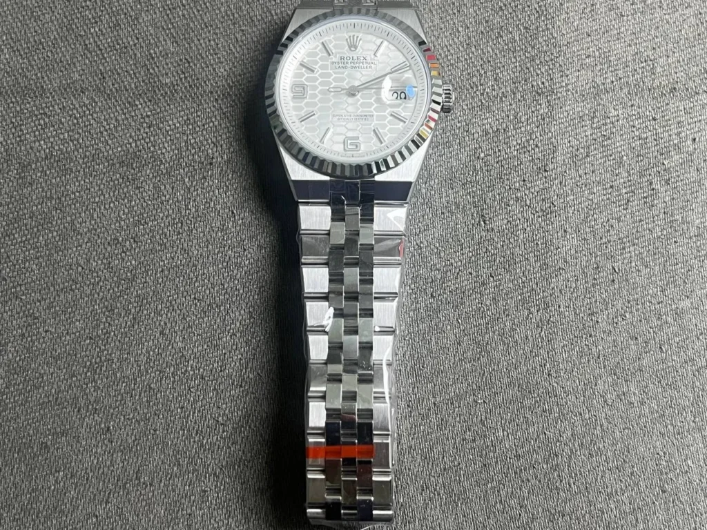 Rolex Land-Dweller 36 mm Stainless Steel (2025) Bezel & Crystal