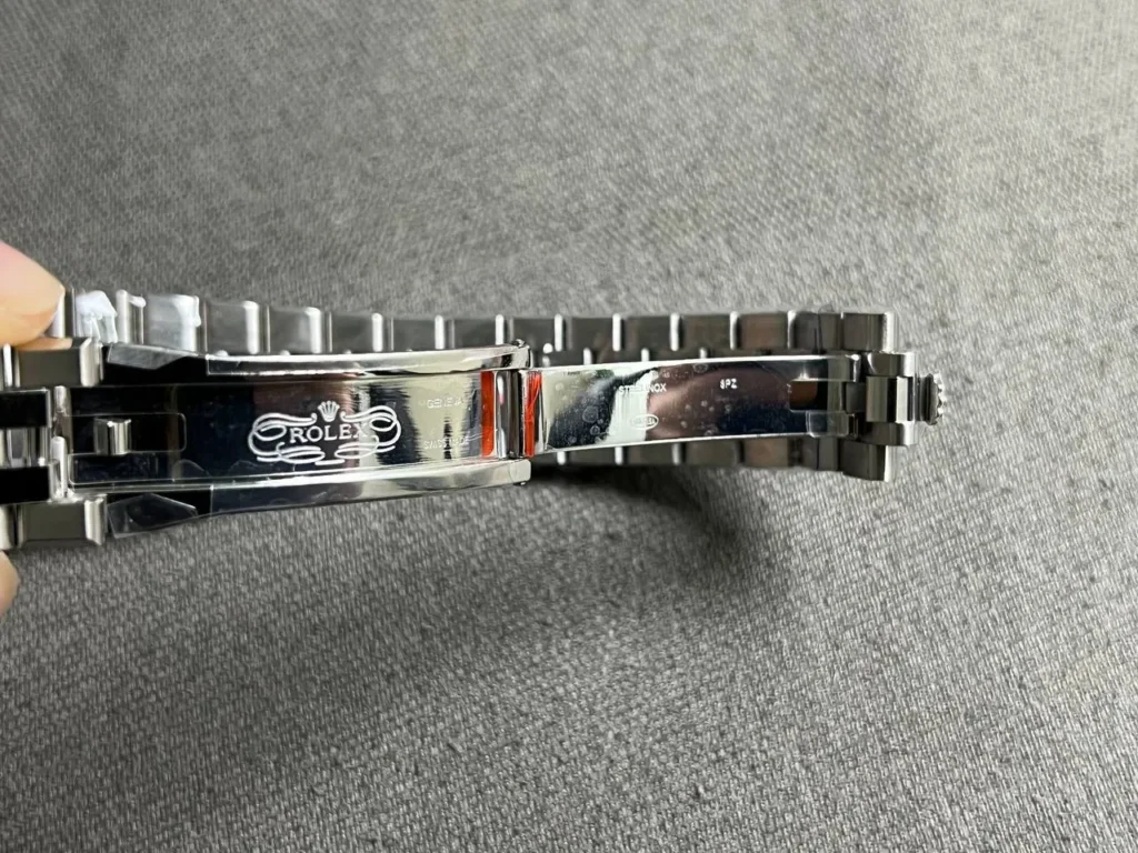 Rolex Land-Dweller 36 mm Stainless Steel (2025) Additional Detail