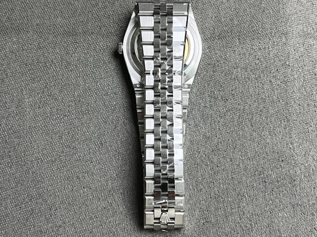 Rolex Land-Dweller 40 mm Ice Blue Dial (2025) Case Profile